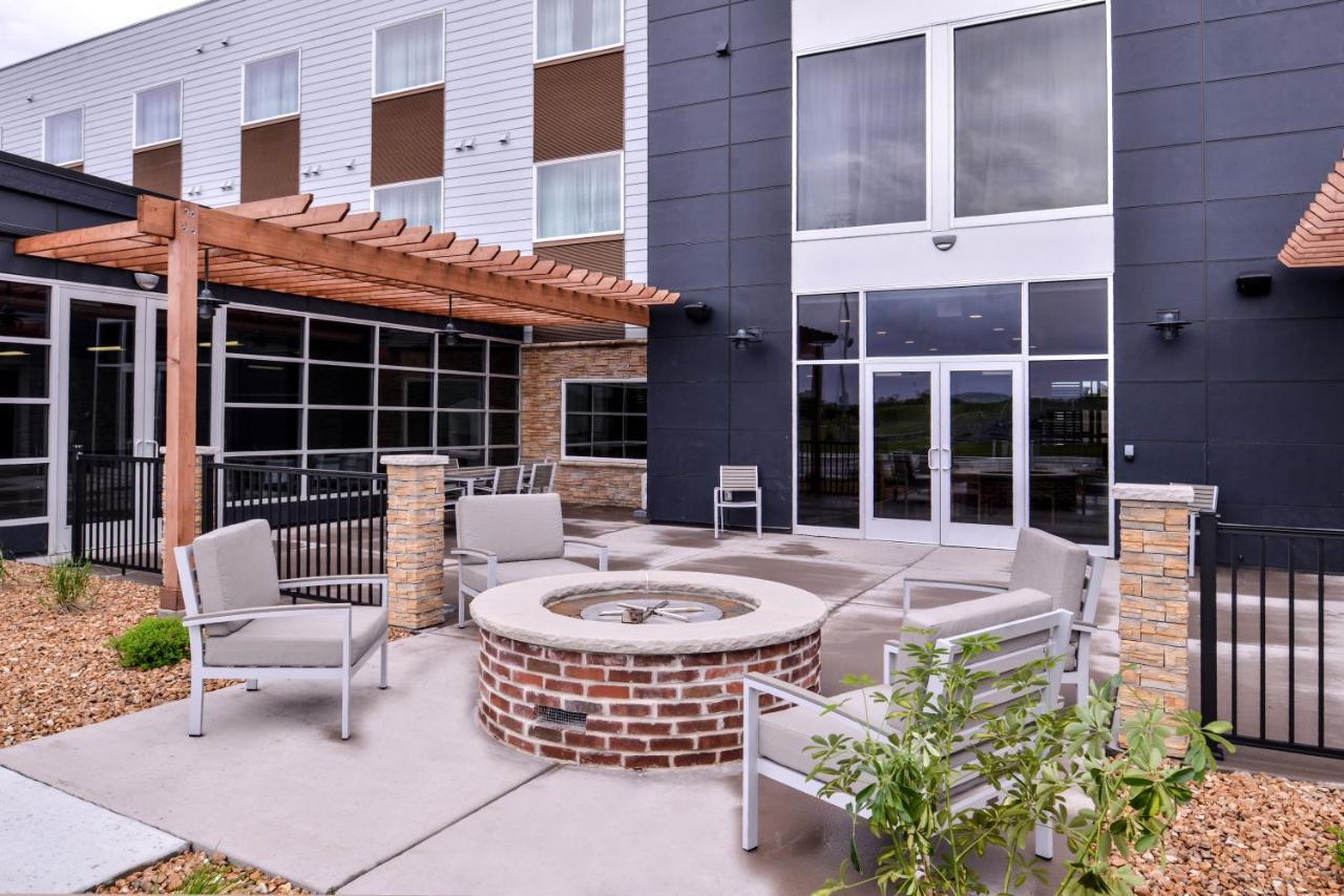 Country Inn & Suites By Radisson, Ft Atkinson, Wi Fort Atkinson Bagian luar foto