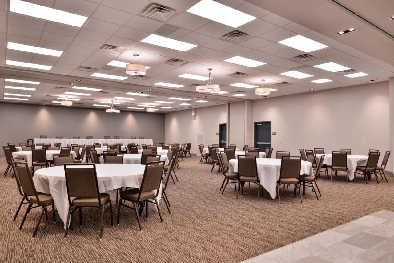 Country Inn & Suites By Radisson, Ft Atkinson, Wi Fort Atkinson Bagian luar foto