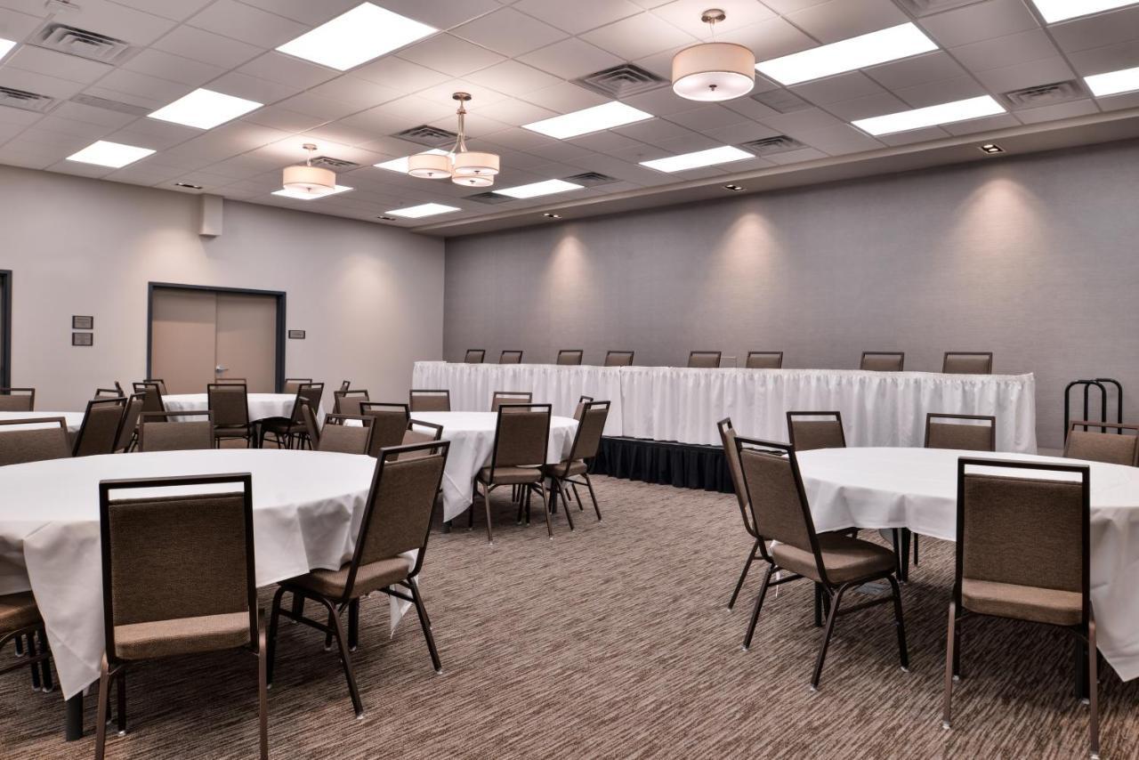 Country Inn & Suites By Radisson, Ft Atkinson, Wi Fort Atkinson Bagian luar foto